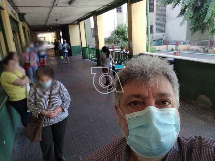 Personas haciendo colas en un supermercado de Jinámar (Foto TA)